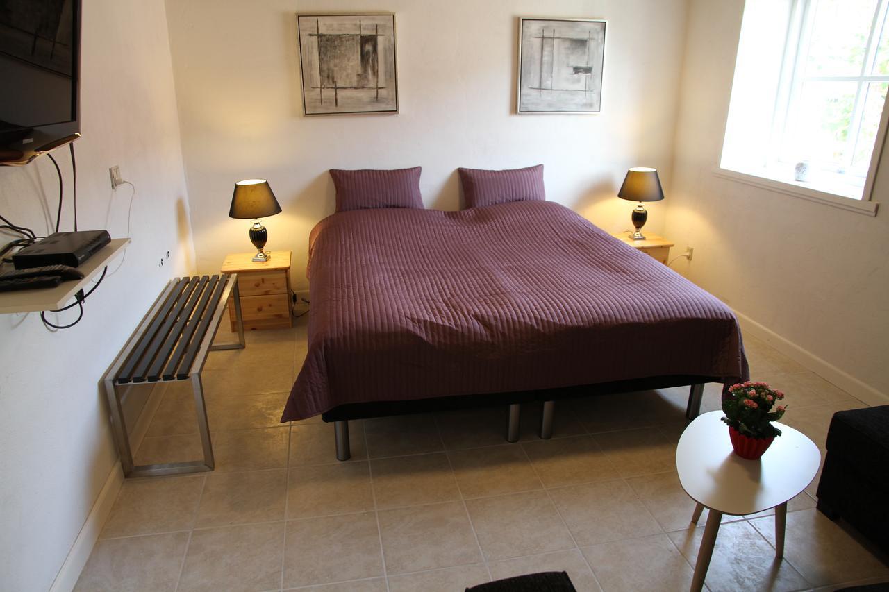 Hukaergaard Bed & Breakfast Ostbirk Bagian luar foto
